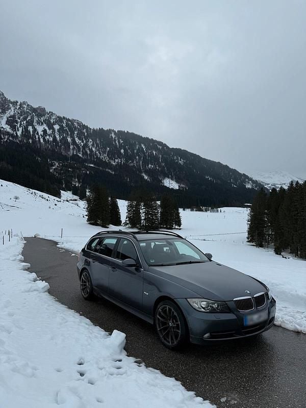 Gebraucht BMW 330 231 PS (169 kW) 2006 Grau Kombi