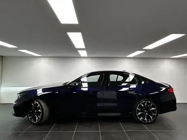 Gebraucht BMW 520 M Sport 208 PS (152 kW) 2025 Bmw individual tansanitblau Limousine