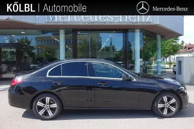 Lack obsidianschwarz Gebraucht 2024 Mercedes C180 Avantgarde Limousine | 36.980 € (Fairer Preis) - Bild 1/4