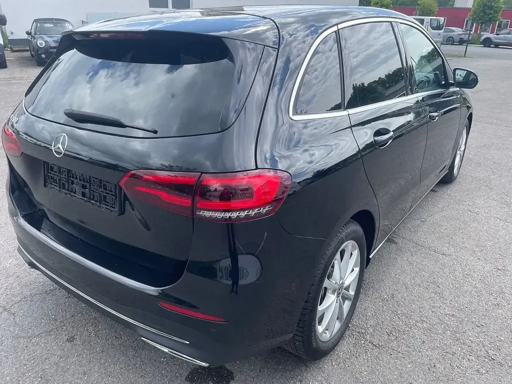 Gebraucht Mercedes B200 163 PS (119 kW) 2020 Schwarz Kleinwagen