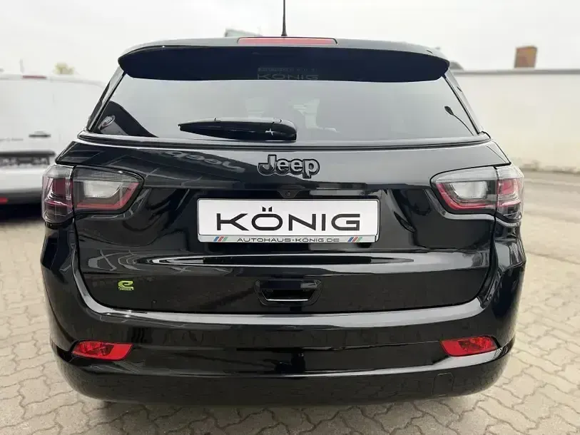 Usado Jeep Compass Altitude 131 HP (96 kW) 2024 Preto SUV