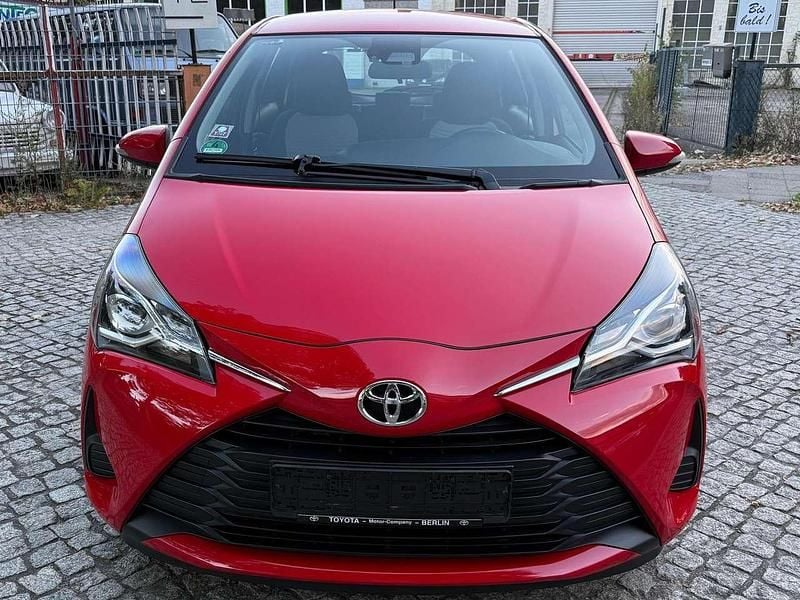 Gebraucht Toyota Yaris Comfort 69 PS (50 kW) 2018 Rot Limousine