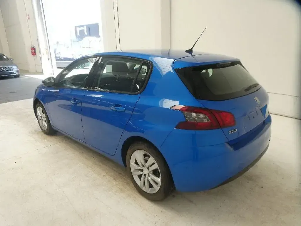 Gebraucht Peugeot 308 Active 110 PS (80 kW) 2020 Blau Limousine