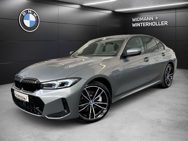 Grau Gebraucht 2024 BMW 330e Shadowline Limousine | 47.580 € (Etwas zu teuer) - Bild 1/4