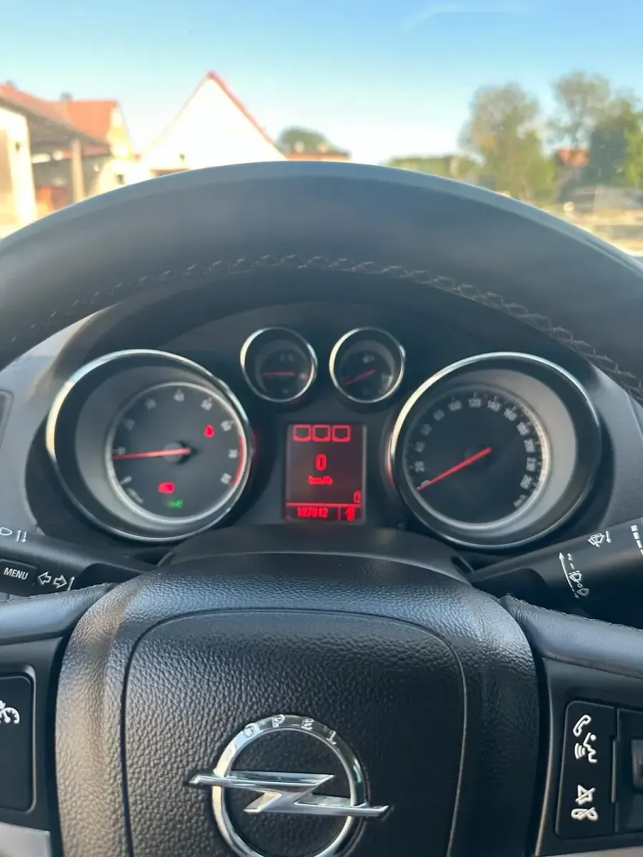 Gebraucht Opel Insignia 220 PS (161 kW) 2009 Schwarz Kombi
