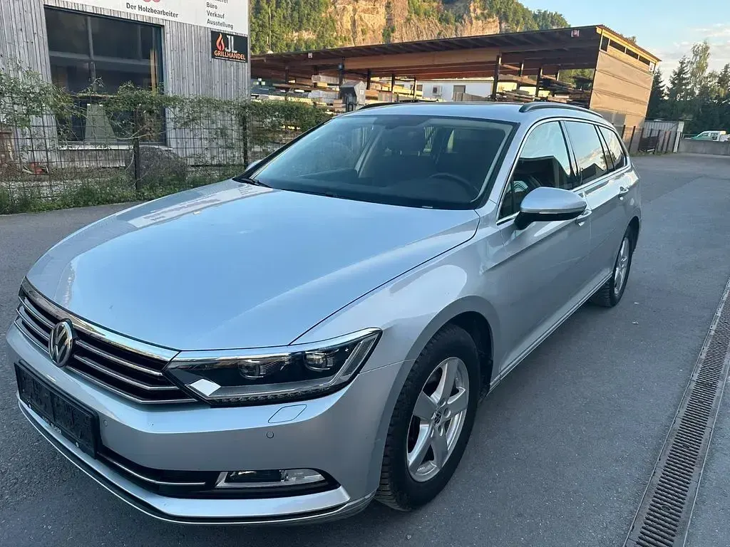 Gebraucht VW Passat Comfortline 120 PS (88 kW) 2018 Silber Kombi