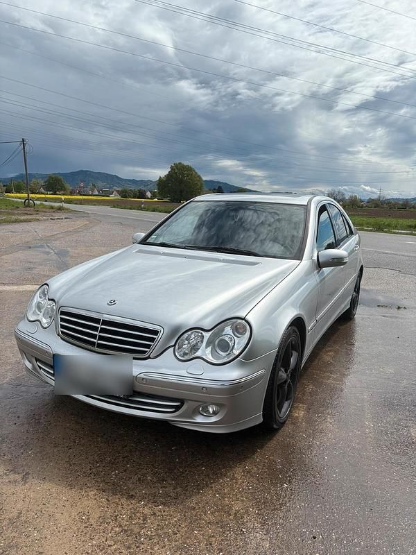 Silber Gebraucht 2005 Mercedes C320 Avantgarde Limousine | 6.000 € (Fairer Preis) - Bild 1/4