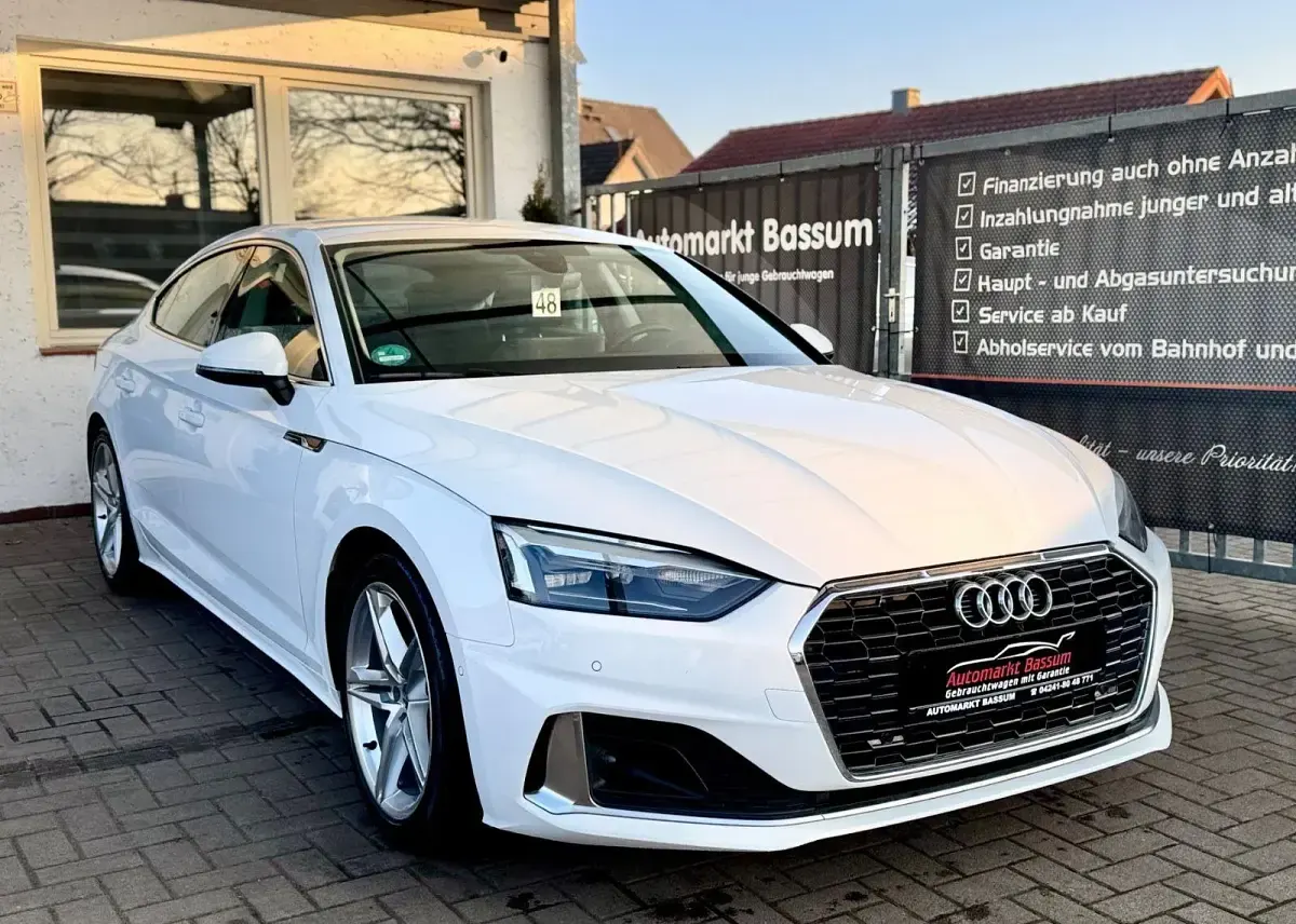 Gebraucht Audi A5 Sport 204 PS (150 kW) 2022 Ibisweiss Coupé