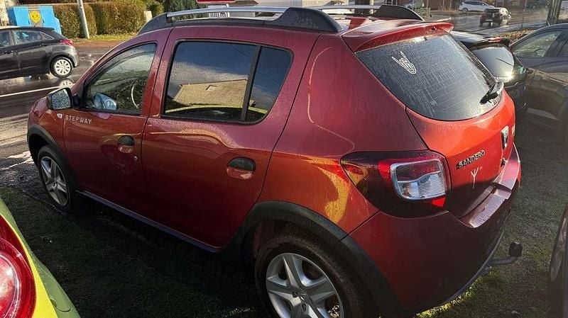 Gebraucht Dacia Sandero Prestige 90 PS (66 kW) 2016 Feuerrot SUV