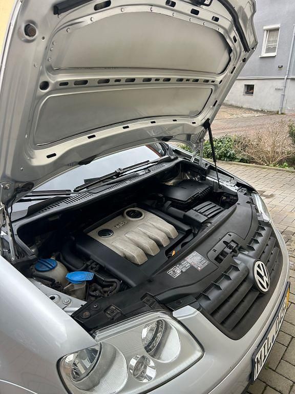 Second-hand VW Touran 105 CP (77 kW) 2005 Argintiu Monovolum