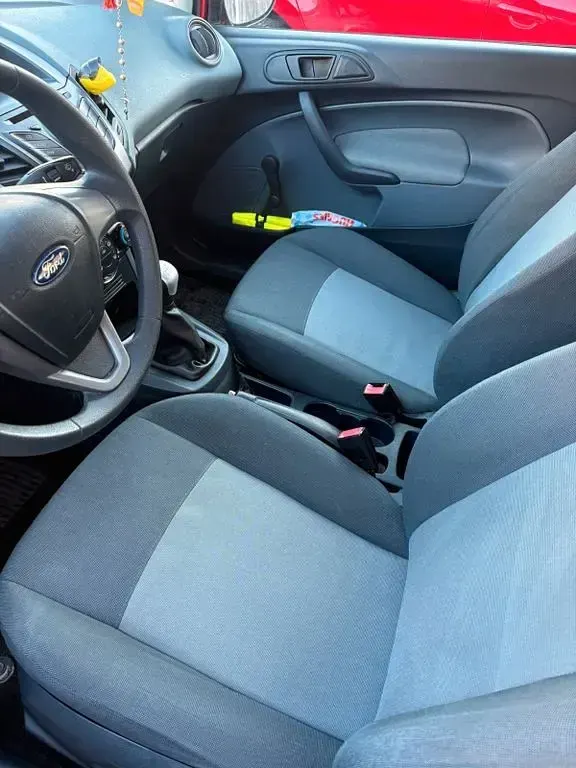 Gebraucht Ford Fiesta Trend 60 PS (44 kW) 2011 Rot Limousine