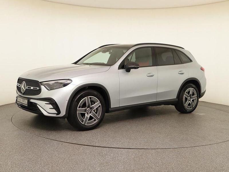 Gebraucht Mercedes GLC300 AMG line 258 PS (189 kW) 2022 Metalliclack hightechsilber SUV