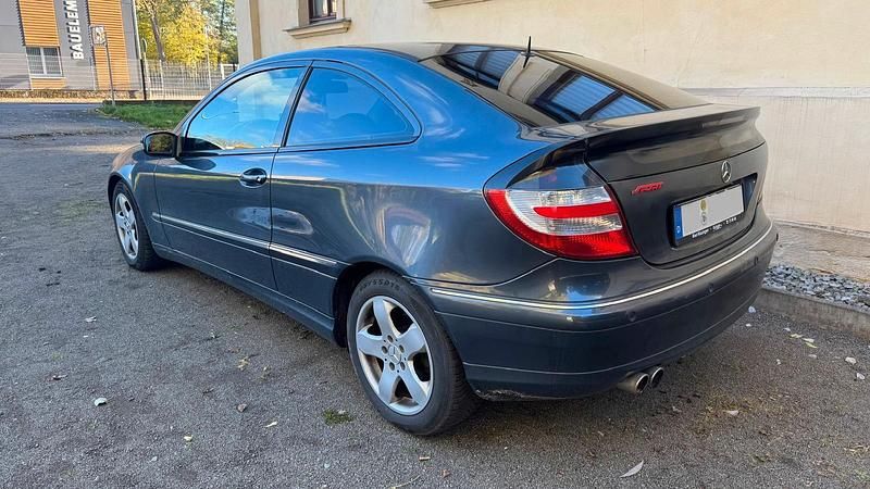 Gebraucht Mercedes C180 143 PS (105 kW) 2005 Andere farben Coupé
