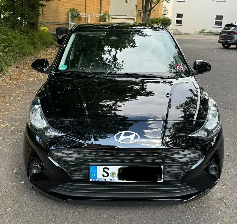 Gebraucht Hyundai i10 63 PS (46 kW) 2024 Schwarz Kleinwagen