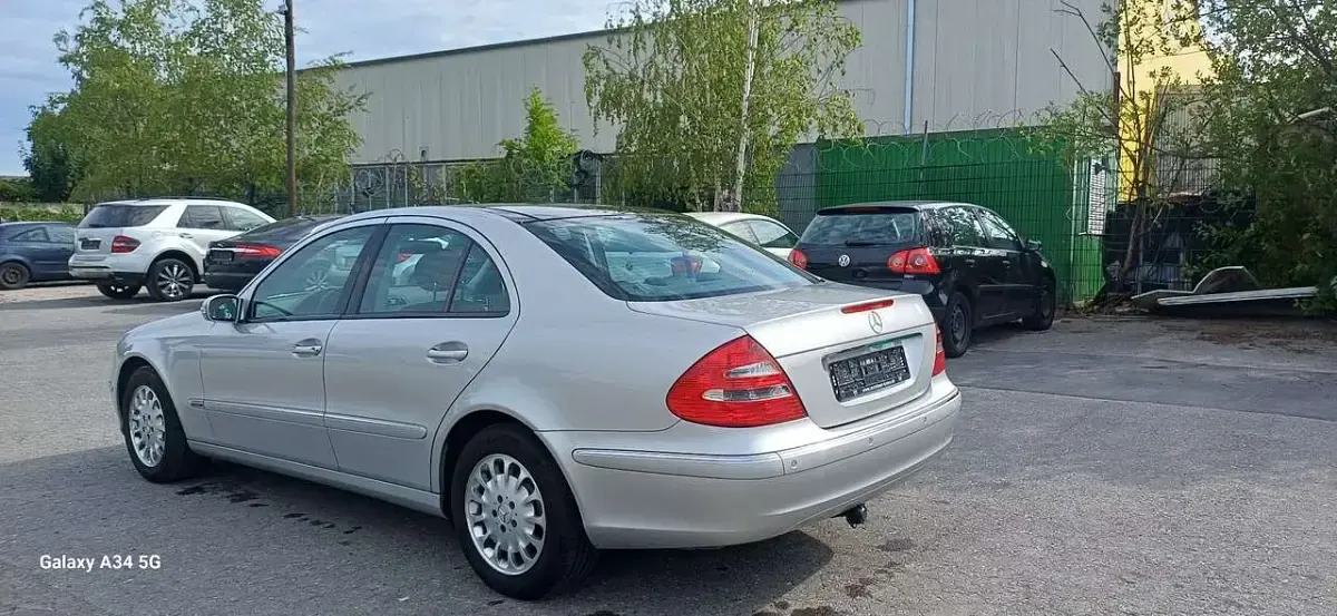 Gebraucht Mercedes E320 Avantgarde 224 PS (164 kW) 2003 Silber Limousine