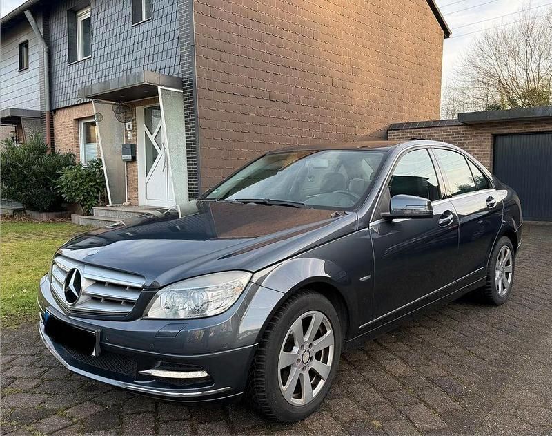 Grau Gebraucht 2010 Mercedes C180 Edition Limousine | 8.450 € (Fairer Preis) - Bild 1/4
