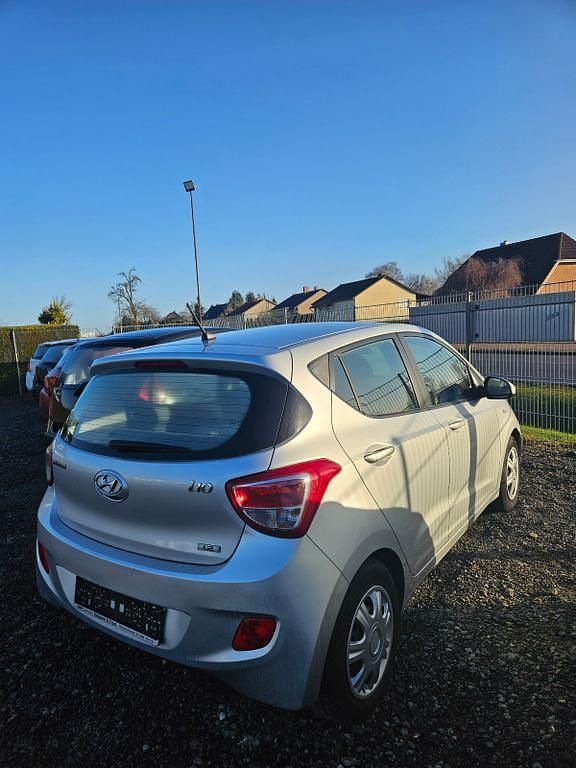 Gebraucht Hyundai i10 Intro Edition 87 PS (63 kW) 2014 Silber Kleinwagen
