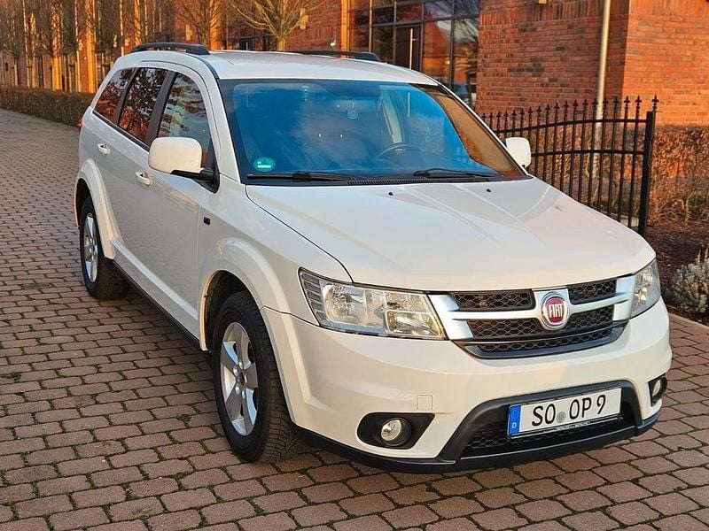 Weiß Gebraucht 2015 Fiat Freemont My Freemont SUV | 9.500 € (Guter Preis) - Bild 1/4