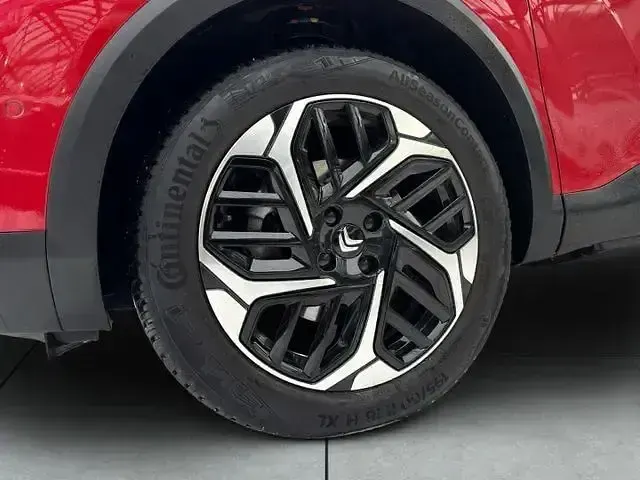 Używany Citroën C4 PureTech 131 KM (96 kW) 2023 Czerwony Sedan/Limuzyna