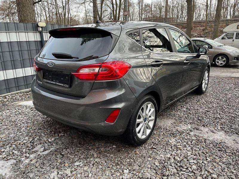 Gebraucht Ford Fiesta Titanium 101 PS (74 kW) 2018 Grau Kleinwagen