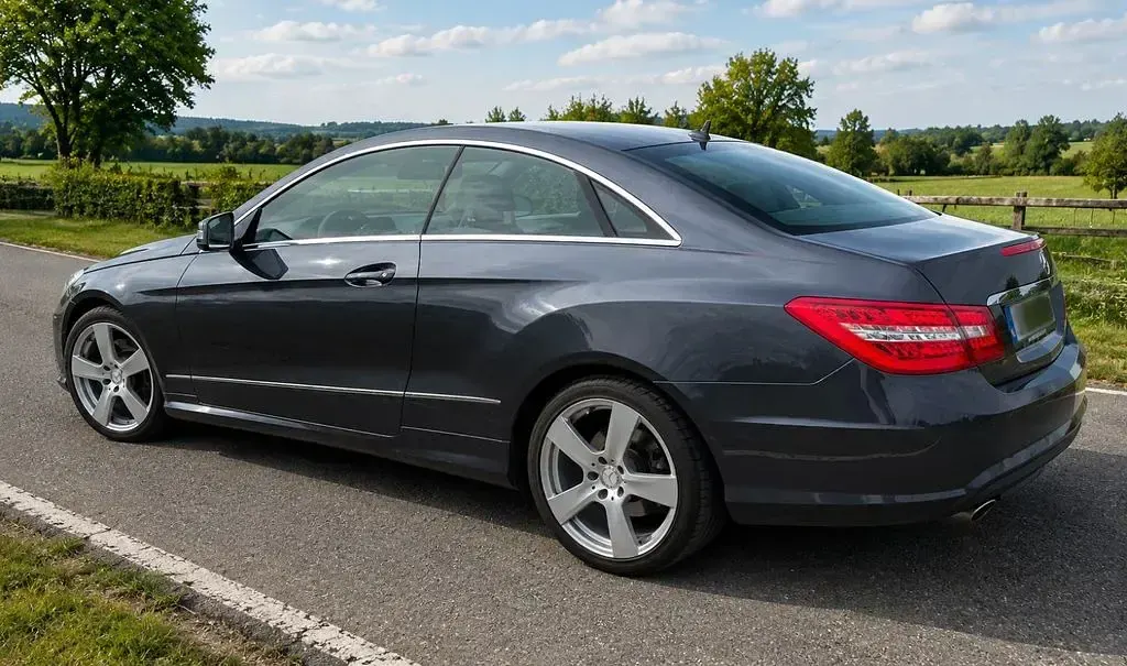 Gebraucht Mercedes E200 AMG 184 PS (135 kW) 2012 Grau Coupé