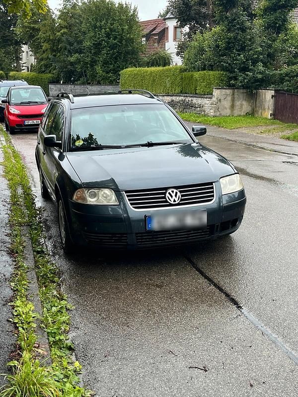 Blau Gebraucht 2003 VW Passat Kombi | 900 € (Fairer Preis) - Bild 1/4