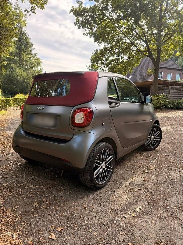 Grau Gebraucht 2017 Smart ForTwo Coupé Brabus Cabrio | 16.499 € (Fairer Preis) - Bild 1/4