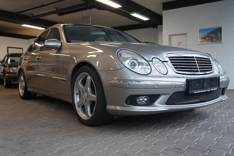 Gebraucht Mercedes E500 Avantgarde 306 PS (225 kW) 2004 Gold Limousine