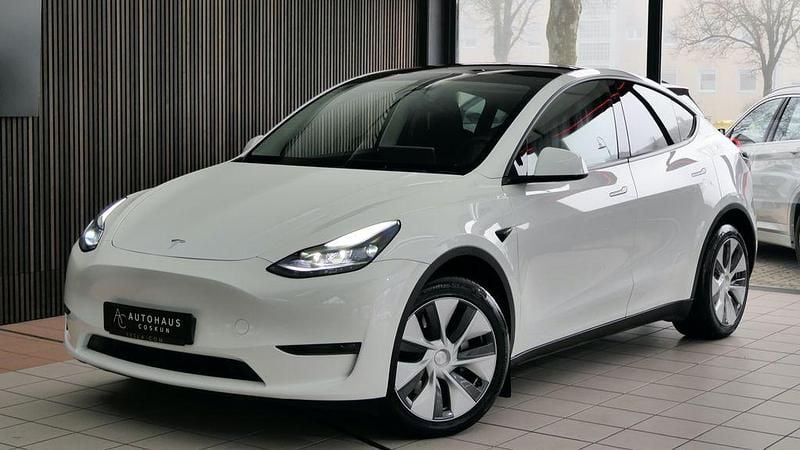 Weiß Gebraucht 2023 Tesla Model Y SUV | 34.990 € (Fairer Preis) - Bild 1/4