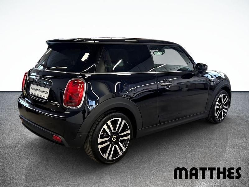 Gebraucht Mini Cooper SE Classic 135 kW (184 PS) 2023 Schwarz Kleinwagen