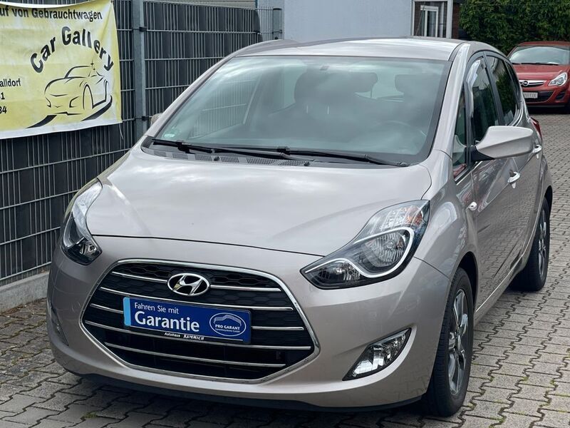 Grau Gebraucht 2019 Hyundai ix20 Space Van / Kleinbus | 14.990 € (Fairer Preis) - Bild 1/4