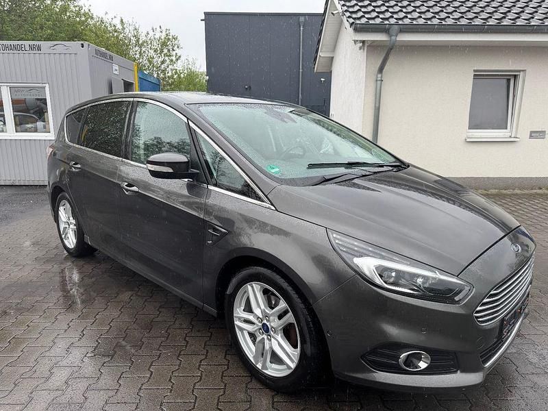 Gebraucht Ford S-MAX Titanium 209 PS (153 kW) 2015 Grau Van / Kleinbus