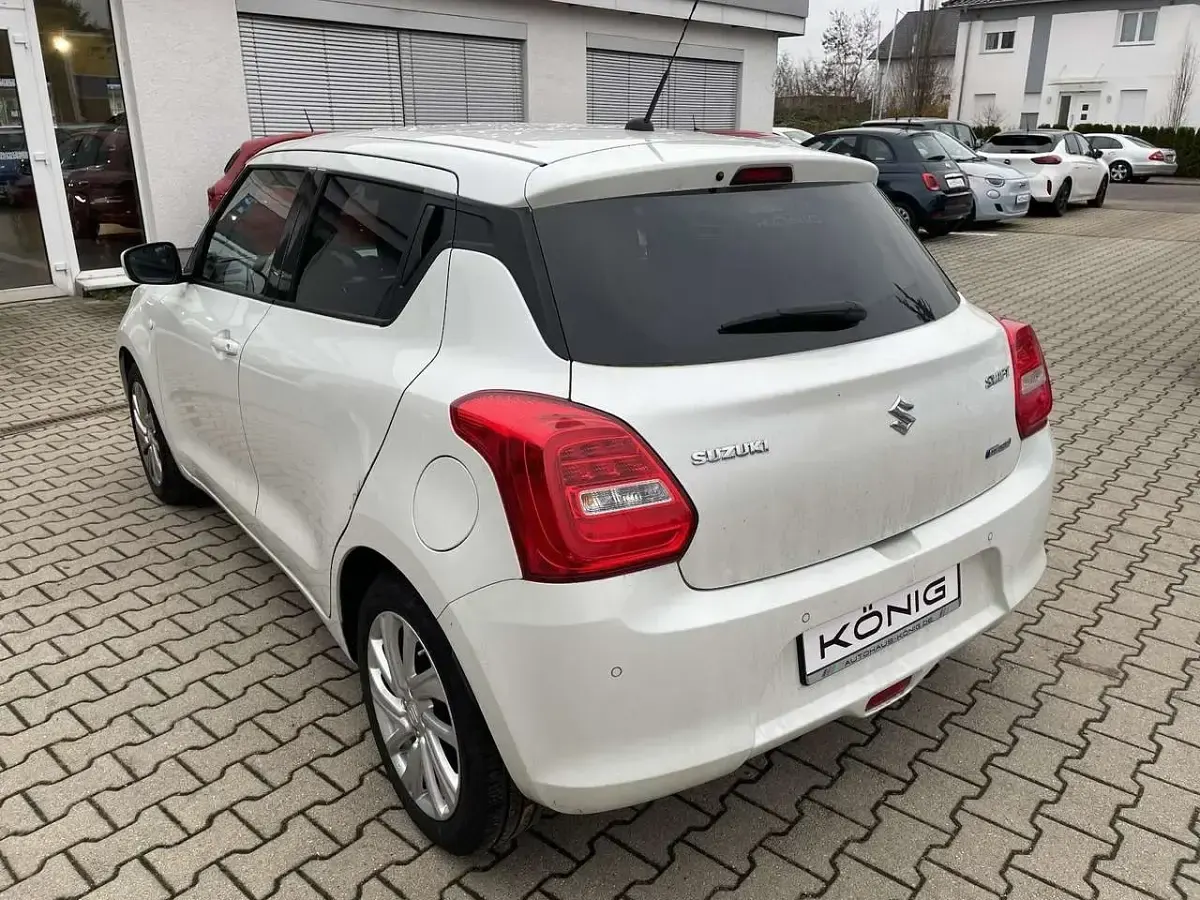 Gebraucht Suzuki Swift Comfort 83 PS (61 kW) 2023 Weiß Limousine