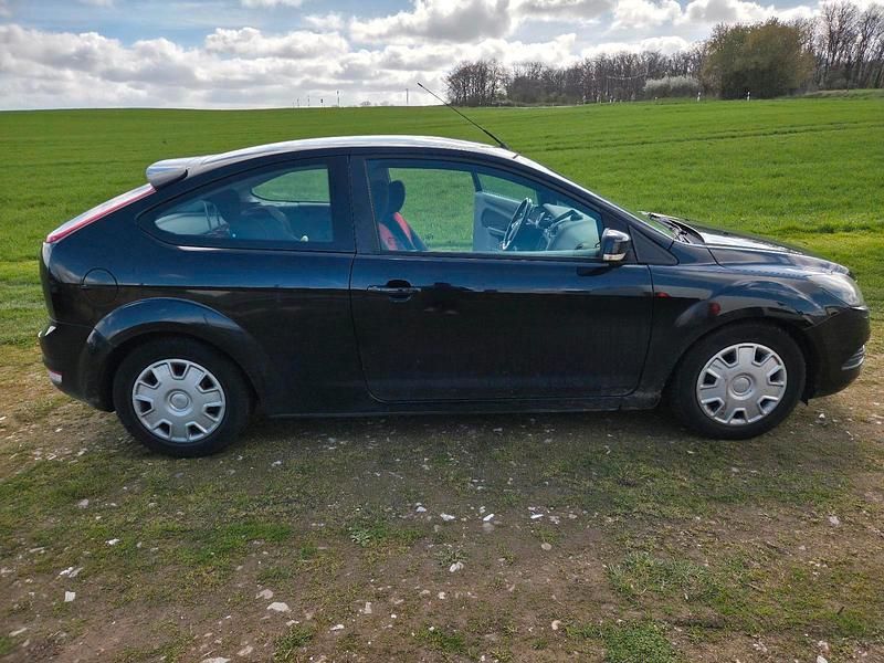 Gebraucht Ford Focus 101 PS (74 kW) 2009 Schwarz Kleinwagen