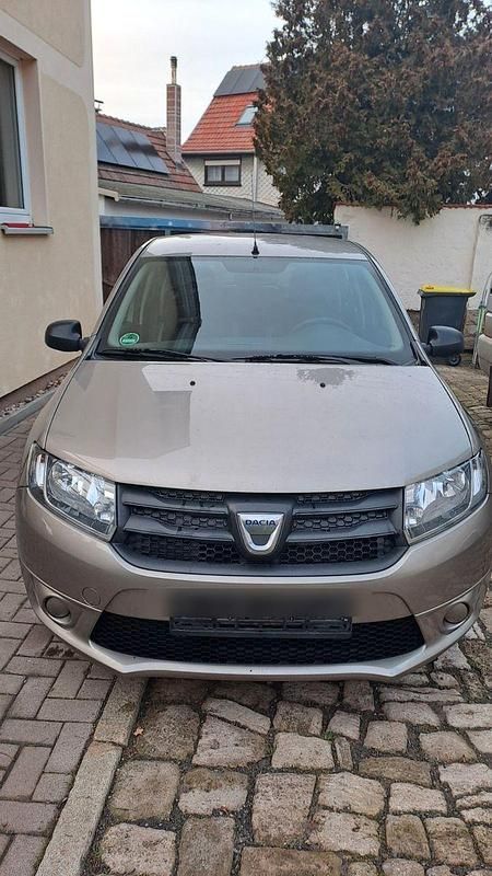 Braun Gebraucht 2013 Dacia Sandero Ambiance Limousine | 3.699 € (Fairer Preis) - Bild 1/4
