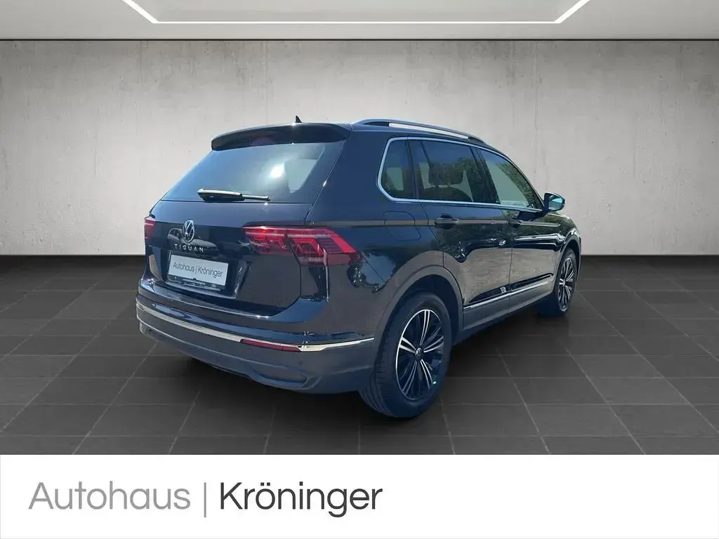 Gebraucht VW Tiguan Move 150 PS (110 kW) 2023 Schwarz SUV