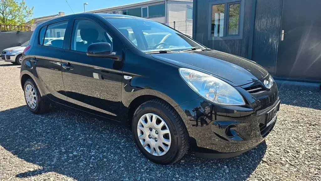 Gebraucht Hyundai i20 Edition 77 PS (56 kW) 2011 Schwarz Kleinwagen