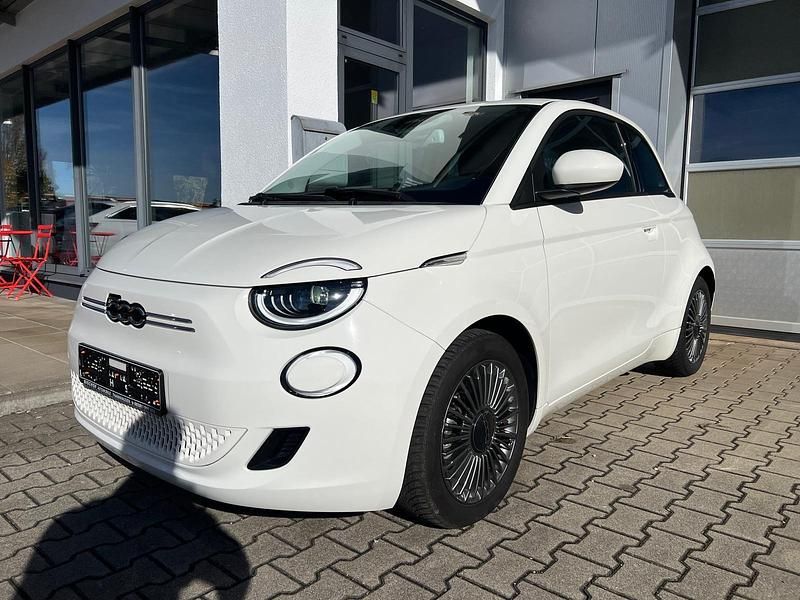 Weiß Gebraucht 2022 Fiat 500e Icon Limousine | 15.899 € (Superpreis) - Bild 1/4