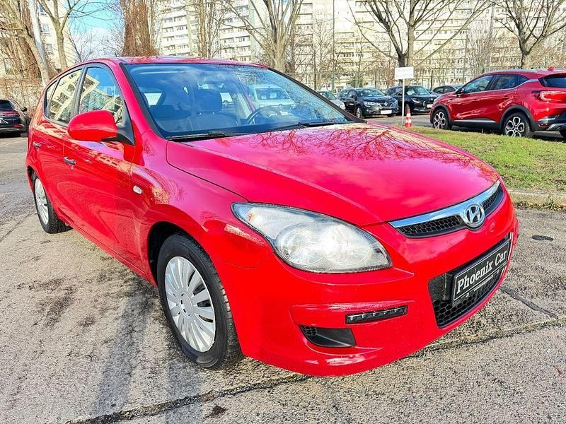 Gebraucht Hyundai i30 Edition+ 109 PS (80 kW) 2009 Rot Limousine