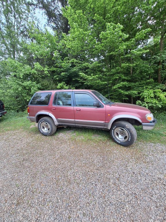Rot Gebraucht 1996 Ford Explorer SUV | 3.500 € (Fairer Preis) - Bild 1/4