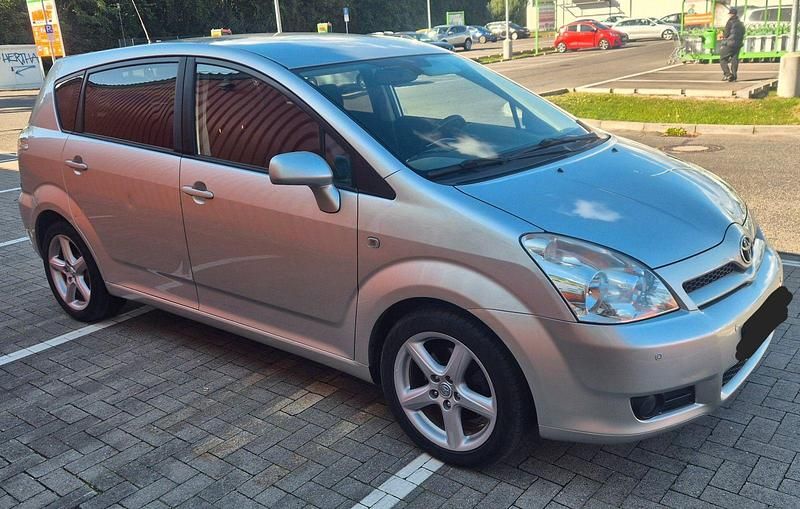 Silber Gebraucht 2006 Toyota Corolla Verso Edition Van / Kleinbus | 2.999 € (Guter Preis) - Bild 1/4