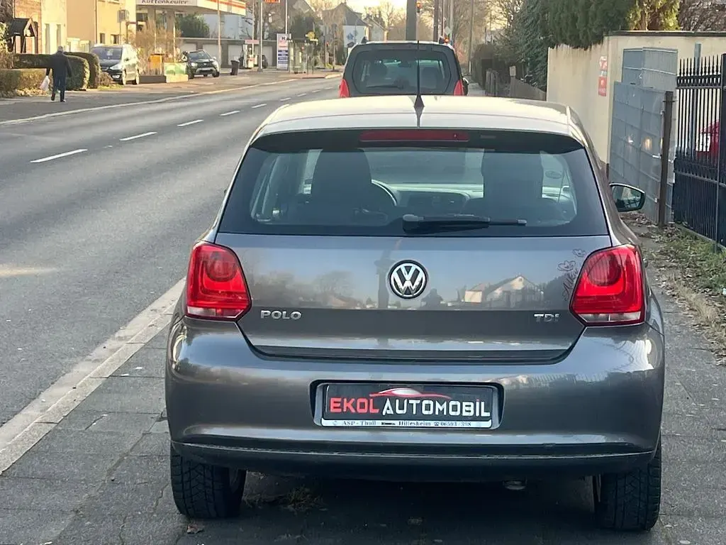 Second-hand VW Polo Trendline 75 CP (55 kW) 2012 Gri Hatchback