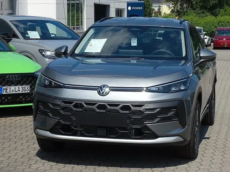 Neu VW T-Roc 116 PS (85 kW) 2026 Grau SUV