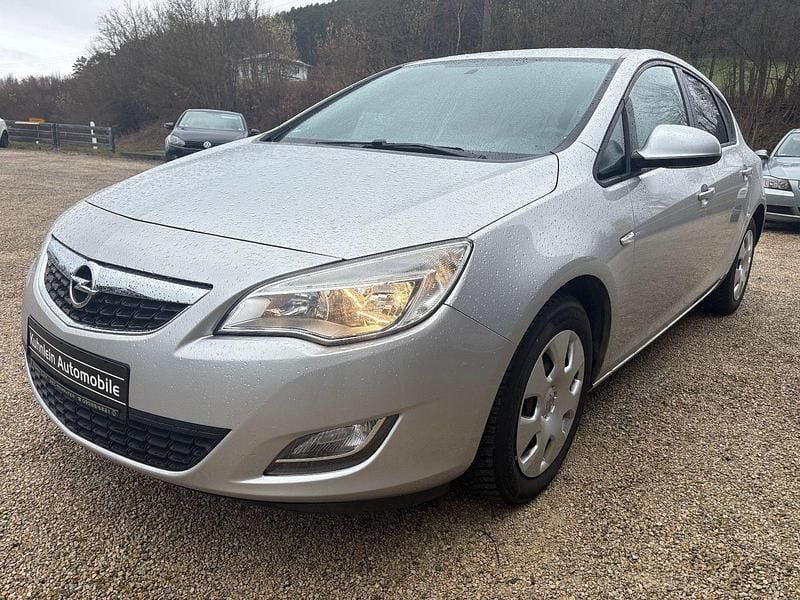 Gebraucht Opel Astra Selection 116 PS (85 kW) 2010 Silber Limousine