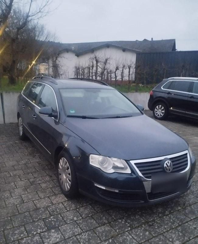 Blau Gebraucht 2006 VW Passat Kombi | 1.000 € (Superpreis) - Bild 1/4