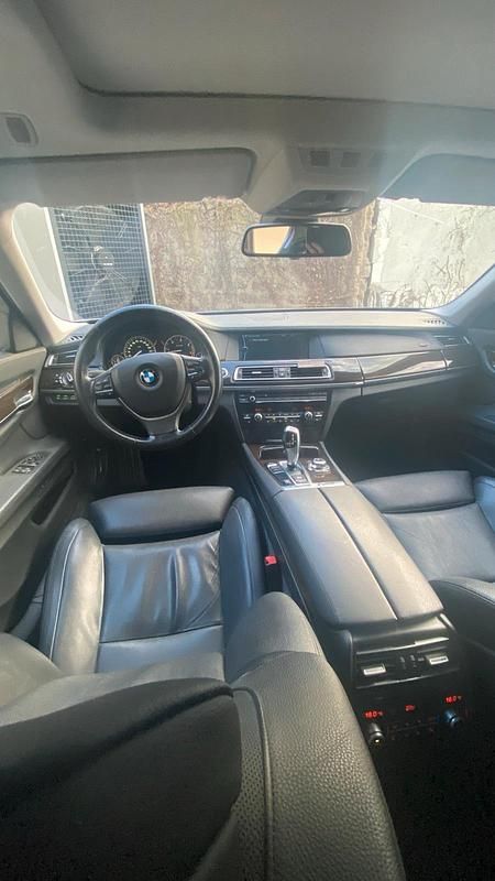 Grau Gebraucht 2011 BMW 730 Limousine | 9.999 € (Guter Preis) - Bild 1/4