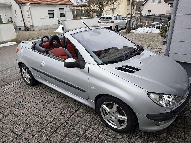 Gebraucht Peugeot 206 CC 109 PS (80 kW) 2002 Silber Cabrio