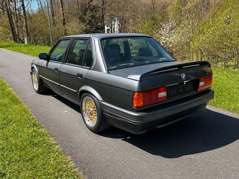 Brugt BMW 320 Performance 129 HK (94 kW) 1988 Grå Sedan