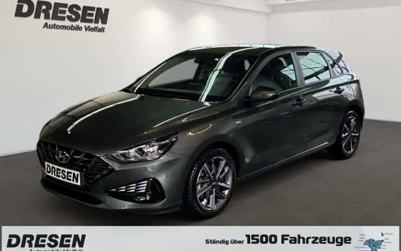 Grau Gebraucht 2024 Hyundai i30 Trend Limousine | 20.990 € (Guter Preis) - Bild 1/4