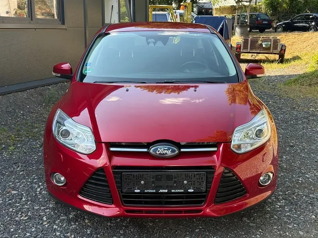 Gebraucht Ford Focus Titanium 101 PS (74 kW) 2012 Rot Limousine